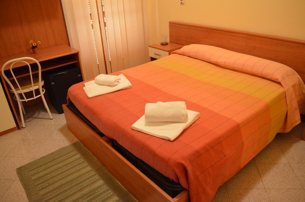 Hotel Barbieri Vibo Valentia Marina Habitación foto
